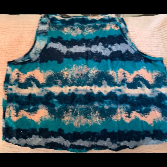 Paint crop top from urban outfitters - Picture 2 of 5